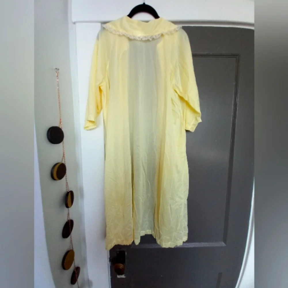 Carole Vintage pastel yellow peterpan collar night robe lace trim - Picture 2 of 5